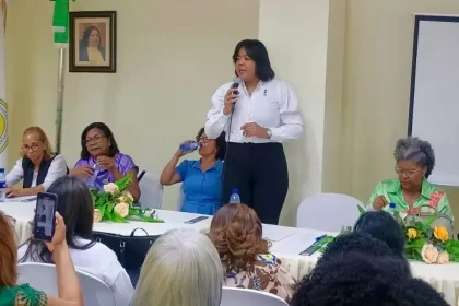 Bioanalistas anuncian movilizaciones por incumplimiento en alza salarial