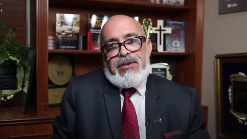 Informe médico indica que Ángel Martínez luce débil, con deshidratación leve a moderada