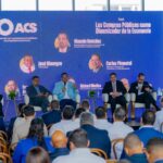 Con la reciente aprobación de la Cámara de Diputados, las modificaciones a la Ley 340-06 de Compras y Contrataciones Públicas establecen un incremento del 5 % al 10 % en el porcentaje de las compras que deben ser realizadas a empresas Mipymes lideradas por mujeres. Asimismo, se ha determinado un incremento del 20 % al 30 % en el pago anticipado que las instituciones públicas deberán realizar a las empresas Mipymes contratadas, con el propósito de fomentar el crecimiento y garantizar su sostenibilidad. Como informó Carlos Pimentel Florenzán, director de la Dirección General de Contrataciones Públicas de la República Dominicana, durante el panel «Compras Públicas como Dinamizador de la Economía», organizado por la recientemente creada Asociación de Contratistas y Suplidores (ACS),