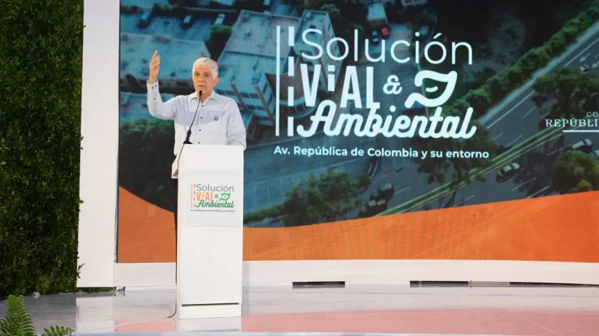 Con el propósito de transformar la movilidad urbana, proteger el medio ambiente y mejorar la calidad de vida de miles de ciudadanos, el Gobierno dominicano presentó este miércoles el proyecto de Solución Vial y Ambiental de la Av. República de Colombia y su entorno, durante un acto realizado en el Jardín Botánico Nacional que contó con la presencia de autoridades, técnicos y representantes de la comunidad. La duración estimada de la obra es de 24 meses, y una vez finalizada, impactará directamente en la calidad de vida de más de 1,4 millones de dominicanos residentes en el Gran Santo Domingo. El proyecto abarca una intervención integral a lo largo de la Av. República de Colombia, por donde transitan aproximadamente 35 000 vehículos diarios. El objetivo principal es descongestionar el tráfico, reducir los niveles de contaminación y recuperar espacios públicos para los ciudadanos.