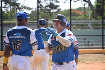 Reales de Santiago arrasan en la cuarta fecha de la Liga de Verano