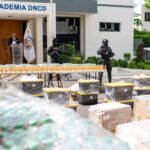 Incautan 137 kilos de cocaína líquida, el mayor de su tipo decomisado en el país