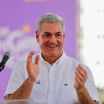 El dirigente del Partido de la Liberación Dominicana (PLD), Gonzalo Castillo, anunció este miércoles que se postulará como candidato presidencial de la organización para las elecciones de 2028, según informó el vocero de la bancada del PLD en la Cámara de Diputados, Gustavo Sánchez, a Listín Diario. «Confirmo que el compañero Gonzalo Castillo ha aceptado presentarse como aspirante a la candidatura presidencial del PLD», afirmó Sánchez.