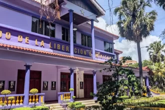 En un comunicado, el PLD destacó que varios imputados fueron descargados, lo que —según afirma— demuestra la inexistencia de una “estructura criminal” y la falta de sustento probatorio de la acusación. “La justicia no se construye con titulares, sino con pruebas”, subraya el documento. El partido criticó que se incluyera en el expediente a personas que, por las pruebas disponibles, debieron ser excluidas desde un inicio, y denunció que durante cinco años se intentó sustituir el debido proceso por campañas de descrédito, en lo que describen como un caso de lawfare o judicialización de la política. Asimismo, advirtió que este tipo de actuaciones debilita la democracia y distorsiona la lucha contra la corrupción, convirtiéndola en un instrumento de venganza. El PLD reiteró su compromiso con la legalidad, la verdad y la defensa de las libertades públicas, asegurando que se mantendrá vigilante ante cualquier intento de afectar la independencia judicial en el país.