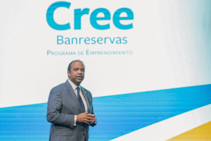 Durante el mes de agosto, los 14 emprendimientos seleccionados participarán en una etapa de precalificación, tras la cual solo 10 accederán al bootcamp presencial y a las formaciones online, que incluirá temáticas tan importantes como growth marketing, branding, herramientas no-code, validación de clientes, proyecciones financieras, estrategia de inversión y modelos operativos. La meta es que cada equipo culmine esta experiencia con un modelo de crecimiento claro, ejecutable y competitivo, adaptado a la realidad del mercado y a las expectativas del entorno inversor. La edición 2025 del programa cuenta con el respaldo de socios internacionales como ECOFIN, MADFinTech, la Fundación Woman’s Week (FWW) y CLES. A través de esta alianza, expertos de España, México, Colombia, Chile y Alemania participarán activamente en el acompañamiento metodológico de los equipos. Desde el ecosistema internacional, Salvador Molina, presidente del Foro ECOFIN, quien estará en República Dominicana en septiembre, calificó esta iniciativa como “un caso paradigmático a nivel internacional, que demuestra que es posible hacer política de desarrollo empresarial desde la banca pública con criterios técnicos y visión de largo plazo”. Con esta edición, CREE Banreservas refuerza su posición como actor estratégico en el fortalecimiento del ecosistema emprendedor de República Dominicana, apostando por procesos de crecimiento estructurados, sostenibles y con proyección internacional.