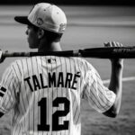 El joven Gustavo Talmaré, de 14 años, ha fallecido el pasado sábado 16 de agosto, según ha informado ESPN Digital. El prometedor jugador de béisbol, que había participado en la primera edición de la Serie del Caribe Kids, donde obtuvo el título de Jugador Más Valioso, así como en el Mundial Sub-12 de Béisbol de 2023, donde destacó como el mejor jugador dominicano, había generado gran expectación entre los aficionados del béisbol de la República Dominicana. Amaurys Nina, entrenador y propietario de la academia donde Talmaré recibía su formación, ha confirmado la información a ESPN Digital. Nina informó a ESPN que Talmaré participó en un evento el pasado viernes por la tarde y, posteriormente, abandonó la academia, como es costumbre que lo hagan los prospectos cada fin de semana, para reunirse con sus familias y descansar. Por lo tanto, se desconoce su paradero desde ese día.