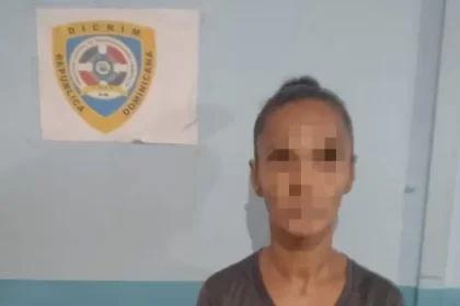 Arrestan a “Juanita” acusada de incendiar establecimiento comercial en sector La Cruz de Marilópez, Santiago