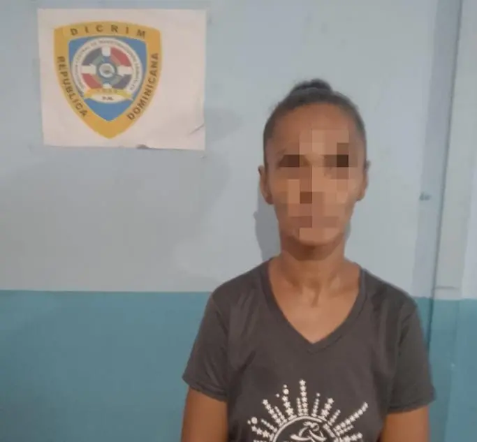 Arrestan a “Juanita” acusada de incendiar establecimiento comercial en sector La Cruz de Marilópez, Santiago