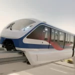 El trazado del Monorriel de Santo Domingo, en su primera etapa, comprende una extensión 10.5 Kilómetros y 12 estaciones, desde la Av. Charles de Gaulle en Santo Domingo Este hasta el Centro Olímpico en el Distrito Nacional, conectando con las Líneas 1 y 2 del Metro. En su segunda etapa, el Monorriel se extendería hacia Pintura, conectando la Línea 3 del Teleférico y en una tercera fase hacia la Autopista Duarte, conectando con la Línea 2C del Metro de los Alcarrizos. En su primera etapa el proyecto servirá a una población de más de 1 millón de habitantes entre Santo Domingo Este y el Distrito Nacional, y atenderá una demanda inicial de 12,500 pasajeros por hora por sentido en su tramo más cargado, y 306,000 pasajeros al día. La operación inicial contará con trenes de 4 vagones con capacidad de 562 pasajeros por combinación para una oferta de servicios de 22,480 pasajeros por hora por sentido, con un intervalo de 90 segundos entre trenes. El sistema está diseñado para futuras ampliaciones en cantidad de trenes de seis (6) vagones, alcanzando capacidades hasta 34,160 pasajeros por hora por sentido, adaptado al crecimiento tendencial de la demanda de viajes de Santo Domingo Este. La opción del Monorriel fue seleccionada por el ahorro que representa la construcción elevada, en lugar del túnel minero que requerían los demás sistemas ferroviarios, ahorrando aproximadamente 35% del costo. Asimismo, el proyecto representa un aumento en la captación de viajes por atender los sectores de Los Fraile, Ensanche Isabelita, Los Mameyes, Los Tres Ojos, Ensanche Ozama, Alma Rosa, Maquiteria, Villa Duarte, Villa Francisca, San Lázaro, San Carlos, Ciudad Colonial, Villa Consuelo, Don Bosco, Miraflores, Villa Juana, y el centro metropolitano de Santo Domingo, con los sectores de Naco, Esperilla, El Vergel y Evaristo Morales. El Monorriel de Santo Domingo está previsto construirse en tres fases: Tramo priorizado, Fase 1, desde el Centro Olímpico conectando con línea 1 y Línea 2 del metro hasta el Puente Rey Juan Carlos en la Ave. Las Américas en Santo Domingo Este, extensión Fase 2 desde Centro Olímpico hasta Pintura por la Av. 27 de Febrero conectando con el futuro tranvía y Teleférico Línea 3 Santo Domingo Oeste, y la extensión Fase 3 desde Pintura hasta la Prolongación de la 27 de Febrero conectando con la línea 2 del Metro de Santo Domingo.