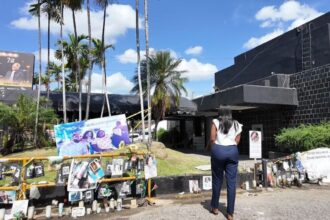 Familiares y allegados rinden homenaje a las víctimas del desplome del Jet Set