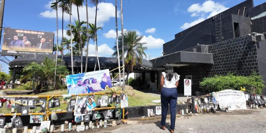 Familiares y allegados rinden homenaje a las víctimas del desplome del Jet Set