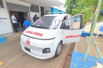 Entregan ambulancia especializada para el traslado digno de cadáveres en La Romana