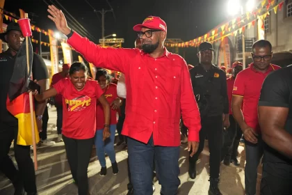Partido oficialista de Guyana obtiene un amplio triunfo electoral, según datos parciales