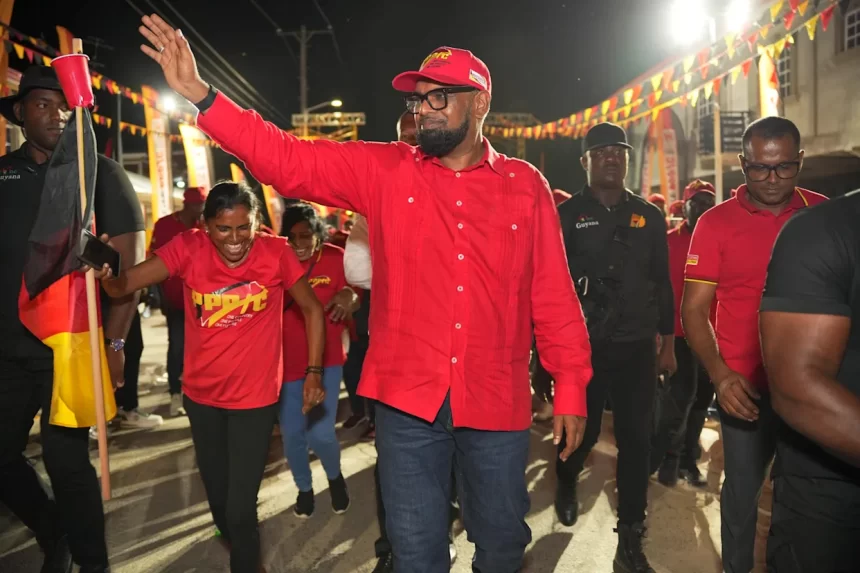 Partido oficialista de Guyana obtiene un amplio triunfo electoral, según datos parciales