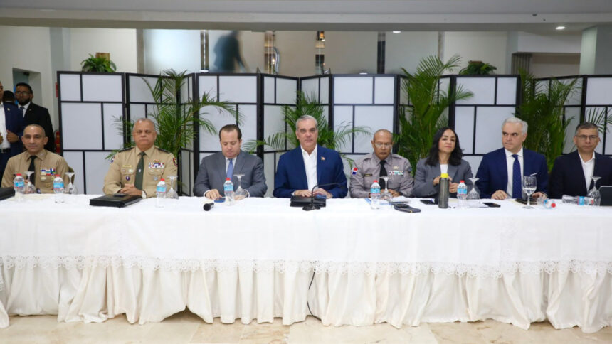 Abinader lidera reunión semanal para reforzar la seguridad en República Dominicana