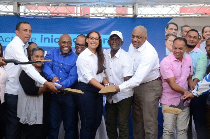 Alcaldesa Betty Gerónimo da primer palazo para 12 obras del Presupuesto Participativo por más de RD$54 millones