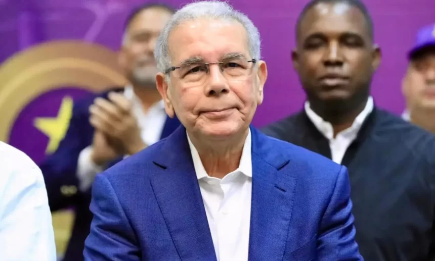 Danilo Medina admite arrepentimiento de volver a la política y defiende su gestión