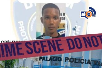 ## Policía abate a “El Sicario de Pantoja” tras enfrentamiento en Santo Domingo Oeste Un presunto delincuente identificado como Enmanuel Ozoria, alias “El Malo” y conocido como “El Sicario de Pantoja”, murió luego de enfrentar a tiros a una patrulla de la Policía Nacional en el distrito municipal de Pantoja, en Santo Domingo Oeste. El hecho ocurrió la mañana del 24 de marzo, cuando el individuo, buscado por homicidio mediante orden de arresto, fue localizado por agentes y reaccionó disparando con una pistola calibre 9mm, lo que provocó que los oficiales repelieran la agresión. Ozoria falleció mientras recibía atenciones médicas en el hospital Dr. Vinicio Calventi a causa de múltiples heridas de bala. Según el informe preliminar, el hoy occiso era acusado de haber causado la muerte de Alexander Vásquez Montero en diciembre de 2025. Al momento del enfrentamiento, se desplazaba en una motocicleta sin placa que había sido reportada como robada el día anterior. En el operativo también fue detenido su acompañante, un joven de 19 años, quien será puesto a disposición de las autoridades para los fines legales correspondientes, mientras continúan las investigaciones del caso. Más información en alodigitalrd.com. #PoliciaRD #Pantoja #SeguridadCiudadana #DelincuenciaRD #SantoDomingoOeste #AloRD #AloDigitalRD #NoticiasRD