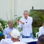 PRD pide al Gobierno medidas urgentes para enfrentar impacto de crisis global El Partido Revolucionario Dominicano (PRD), a través de su presidente ejecutivo Héctor Guzmán, instó al Gobierno dominicano a implementar acciones concretas para mitigar los efectos de la crisis global en la población. La organización advirtió que el contexto internacional sigue presionando el costo de vida, afectando principalmente a los sectores más vulnerables y la clase media, por lo que considera necesario relanzar la política económica con medidas fiscales como la reducción del ITBIS, la disminución de impuestos a los combustibles y la revisión del impuesto sobre la renta. Asimismo, el PRD planteó la necesidad de una reorientación del gasto público, promoviendo un uso más eficiente y transparente de los recursos del Estado, así como una mejor focalización de los subsidios. En el ámbito internacional, sugirió manejar con prudencia el tema haitiano y fortalecer las relaciones diplomáticas con países de América Latina, apostando por una política exterior equilibrada que contribuya a la estabilidad y el desarrollo del país. Más información en alodigitalrd.com #PRD #EconomíaRD #CrisisGlobal #PolíticaRD #GobiernoRD #AloRD #AloDigitalRD #NoticiasRD