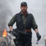 Hospitalizan de urgencia a Chuck Norris en Hawái El actor y artista marcial Chuck Norris, de 86 años, fue hospitalizado de urgencia en Hawái tras sufrir una emergencia médica en la isla de Kauai, según informaron fuentes cercanas citadas por medios internacionales. El incidente ocurrió en las últimas 24 horas, aunque hasta el momento no se han ofrecido detalles específicos sobre la causa que motivó su ingreso al centro de salud. A pesar de la situación, las mismas fuentes indicaron que el actor se encuentra de buen ánimo. La noticia se produce pocos días después de que Norris celebrara su cumpleaños número 86, ocasión que compartió en redes sociales con un video donde se le veía entrenando y practicando combate, evidenciando su activa condición física. Más información en alodigitalrd.com. #AloRD #AloDigitalRD #NoticiasRD #ChuckNorris #Entretenimiento #Salud #Hawái