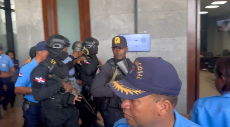 Imponen tres meses de prisión preventiva a coronel acusado de agredir a adolescente en Los Mina