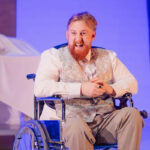 Fallece Michael Patrick, actor de “Juego de Tronos”, a los 35 años El actor Michael Patrick, reconocido por su participación en la sexta temporada de “Juego de Tronos” en 2016, falleció a los 35 años en un centro de cuidados paliativos en Irlanda. Patrick padecía esclerosis lateral amiotrófica (ELA) desde febrero de 2023 y se encontraba recibiendo tratamiento al momento de su muerte. Su esposa, Naomi Sheehan, compartió en Instagram que el actor falleció rodeado de familiares y amigos, destacando el profundo dolor que sienten por su partida. Además de “Juego de Tronos”, Patrick formó parte de otros proyectos televisivos como 'My Left Nut' (2020), 'Blue Lights' (2023) y 'Esta Ciudad' (2024). Su carrera dejó un legado de actuaciones memorables que serán recordadas por sus seguidores y la industria del entretenimiento. Más información en alodigitalrd.com #MichaelPatrick #JuegoDeTronos #ELA #ActorFallecido #Televisión #AloRD #AloDigitalRD #NoticiasRD