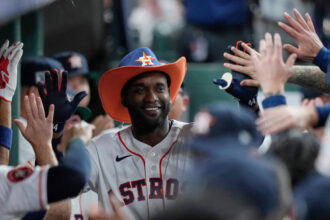 Yordan Álvarez conecta jonrón y lidera victoria de Astros sobre Rockies con apoyo de Spencer Arrighetti