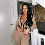 **Muere influencer Klaudia Zakrzewsk tras ser atropellada en incidente vial** La influencer y modelo Klaudia Zakrzewsk, conocida en redes sociales como Klaudia Glam, falleció luego de permanecer una semana en estado crítico tras ser atropellada el pasado 19 de abril. De acuerdo con las autoridades, el hecho involucró a Gabrielle Carrington, quien conducía un vehículo que impactó a la creadora de contenido tras un altercado previo entre ambas. El incidente, que quedó captado en video, también dejó a otras personas heridas, incluyendo a un hombre de 58 años con lesiones graves y a una mujer identificada como Latisha Armstrong con heridas leves. La Policía Metropolitana confirmó el fallecimiento y expresó condolencias a los familiares de la víctima, mientras continúan las investigaciones sobre lo ocurrido. Más información en alodigitalrd.com. #KlaudiaGlam #Influencer #Accidente #Farándula #NoticiasRD #AloRD #AloDigitalRD #NoticiasRD