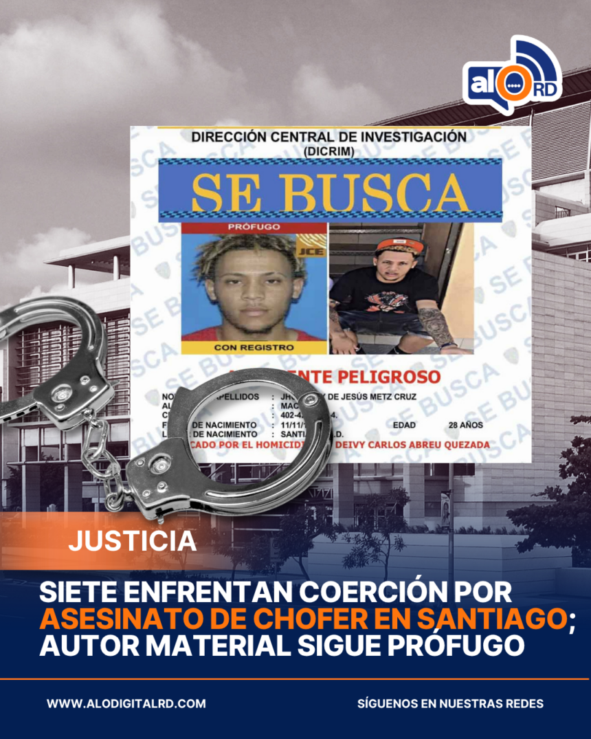 **Siete enfrentan coerción por asesinato de chofer en Santiago; autor material sigue prófugo** Siete hombres serán presentados ante la justicia este 27 de abril por su presunta participación en el asesinato del chofer Deivy Carlos Abreu Quezada, ocurrido el 17 de abril en Santiago. El proceso se desarrolla mientras Jhovanny de Jesús Metz Cruz, señalado como autor material del hecho, permanece prófugo tras 10 días evadiendo a las autoridades, siendo considerado pieza clave dentro del caso. Según el Ministerio Público, el hecho inició con un intento de detener el camión colocando una motocicleta frente al vehículo, lo que desencadenó una persecución que culminó en el Palacio de Justicia de Santiago, donde la víctima recibió una herida mortal. La acusación incluye cargos por asociación de malhechores y asesinato contra los siete imputados, mientras la defensa alega que no todos tuvieron participación directa en el crimen. Más información en alodigitalrd.com. #AloRD #AloDigitalRD #NoticiasRD #Santiago #Justicia #Crimen #MinisterioPúblico #RD #Sucesos