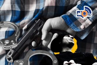 Detienen en Madrid a 10 pandilleros dominicanos por intento de asesinato La Policía española detuvo en Madrid a 10 presuntos integrantes de la banda Dominican Don’t Play (DDP), acusados de tentativa de asesinato, tenencia ilícita de armas y pertenencia a organización criminal. La investigación inició tras una agresión ocurrida el 23 de marzo de 2025 contra miembros de la banda rival Trinitarios en el distrito de Carabanchel, donde los atacantes habrían preparado una emboscada con machetes y realizado disparos a corta distancia. Las autoridades informaron que entre los detenidos hay dos menores de edad y una mujer señalada por labores de encubrimiento y apoyo logístico. Parte de los implicados ya había sido arrestada previamente, mientras otros fueron capturados en operativos realizados en febrero de 2026, en un caso que se vincula a hechos similares ocurridos meses antes. Más información en alodigitalrd.com. #Madrid #Pandillas #Seguridad #Actualidad #NoticiasRD #AloRD #AloDigitalRD #NoticiasRD