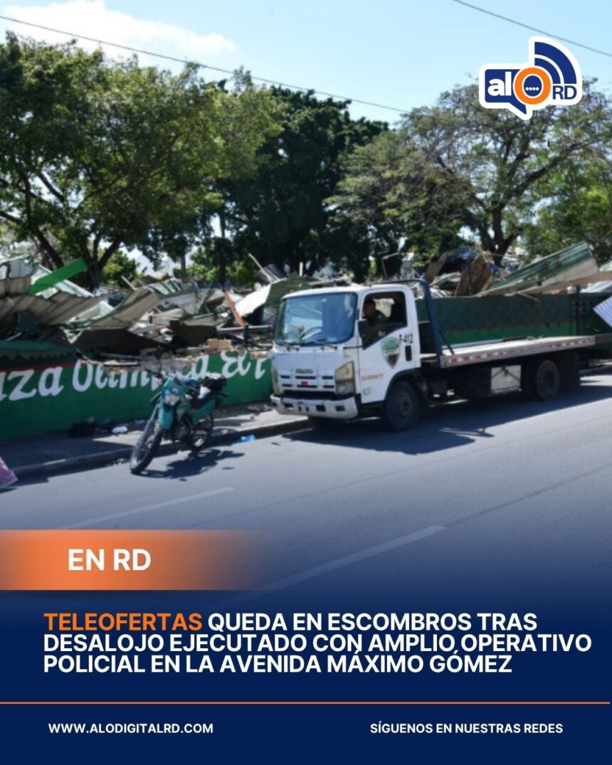 Teleofertas queda en escombros tras desalojo ejecutado con amplio operativo policial en la avenida Máximo Gómez El complejo comercial Teleofertas, ubicado en la intersección de la avenida Máximo Gómez con 27 de Febrero en Santo Domingo, quedó prácticamente destruido tras un desalojo ejecutado por autoridades con un amplio despliegue policial. La operación incluyó unidades tácticas, personal de inteligencia y agentes de la Policía Nacional, en cumplimiento de una sentencia de la Suprema Corte de Justicia. Tras el operativo, los locales del centro comercial amanecieron en ruinas, con estructuras colapsadas y escombros visibles en toda la zona. Empleados y propietarios permanecieron en el lugar sin ofrecer declaraciones, mientras curiosos y transeúntes observaban los daños. En el perímetro aún se mantiene presencia policial y de la DIGESETT, mientras se espera mayor información oficial sobre el caso. Más información en alodigitalrd.com. #Desalojo #Teleofertas #SantoDomingo #JusticiaRD #PolicíaRD #AloRD #AloDigitalRD #NoticiasRD
