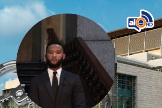 **Aplazan audiencia contra fiscal Aurelio Valdez tras recusación de la defensa** La audiencia para conocer la solicitud de prisión preventiva contra el fiscal Aurelio Valdez Alcántara fue aplazada sin nueva fecha, luego de que su defensa recusara a la jueza Isi Muñiz, alegando su participación previa en etapas del proceso de investigación. La decisión detiene temporalmente el avance del caso mientras la Suprema Corte de Justicia evalúa la recusación presentada. El titular de la Dirección de Persecución del Ministerio Público, Wilson Camacho, calificó la acción como un intento de retrasar el proceso judicial y defendió la solidez de las pruebas presentadas. El Ministerio Público mantiene su solicitud de prisión preventiva, alegando que el imputado habría estado vinculado a la recepción de dinero en una entrega controlada dentro de una investigación por presunta corrupción. Más información en alodigitalrd.com. #JusticiaRD #MinisterioPublico #CorrupcionRD #WilsonCamacho #AurelioValdez #PoderJudicialRD #AloRD #AloDigitalRD #NoticiasRD