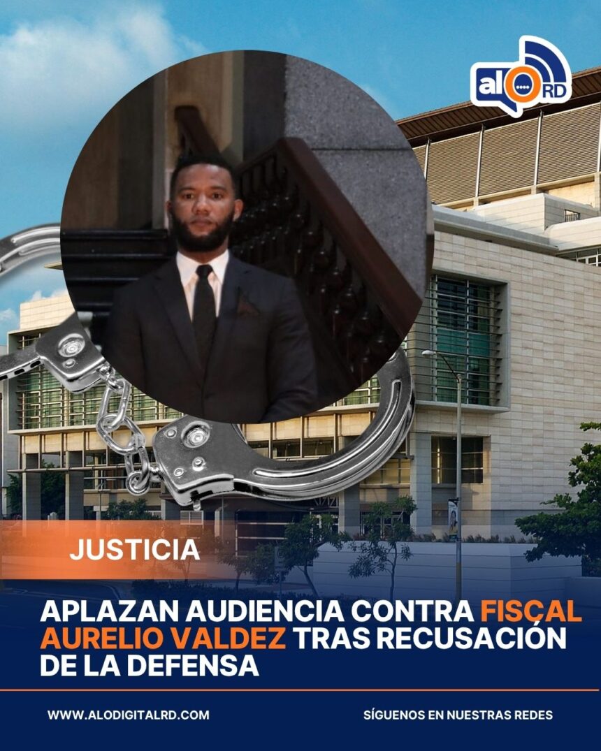 **Aplazan audiencia contra fiscal Aurelio Valdez tras recusación de la defensa** La audiencia para conocer la solicitud de prisión preventiva contra el fiscal Aurelio Valdez Alcántara fue aplazada sin nueva fecha, luego de que su defensa recusara a la jueza Isi Muñiz, alegando su participación previa en etapas del proceso de investigación. La decisión detiene temporalmente el avance del caso mientras la Suprema Corte de Justicia evalúa la recusación presentada. El titular de la Dirección de Persecución del Ministerio Público, Wilson Camacho, calificó la acción como un intento de retrasar el proceso judicial y defendió la solidez de las pruebas presentadas. El Ministerio Público mantiene su solicitud de prisión preventiva, alegando que el imputado habría estado vinculado a la recepción de dinero en una entrega controlada dentro de una investigación por presunta corrupción. Más información en alodigitalrd.com. #JusticiaRD #MinisterioPublico #CorrupcionRD #WilsonCamacho #AurelioValdez #PoderJudicialRD #AloRD #AloDigitalRD #NoticiasRD