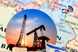 **Petróleo sube mientras mercados reaccionan a tensión por tregua entre EE.UU. e Irán** Los precios del petróleo registraron un repunte tras la fuerte caída del día anterior, en medio de la incertidumbre sobre la tregua entre Estados Unidos e Irán y la posible reapertura del estrecho de Ormuz. El barril de West Texas Intermediate (WTI) subió 2.88% hasta 97.13 dólares, mientras el Brent avanzó 2.31% a 96.94 dólares, luego de haber caído más de 13% y 16% respectivamente tras el anuncio de un alto el fuego temporal. La volatilidad en los mercados se mantiene debido a dudas sobre la estabilidad del acuerdo y riesgos en rutas clave de transporte energético, lo que también provocó retrocesos en bolsas de Asia y Europa. Inversionistas permanecen atentos a la reapertura efectiva del paso marítimo y a las condiciones planteadas por Irán, mientras activos como el oro registran leves variaciones en un contexto global marcado por la incertidumbre geopolítica. Más información en alodigitalrd.com. #Petroleo #EconomiaGlobal #Mercados #Energia #Geopolitica #AloRD #AloDigitalRD #NoticiasRD