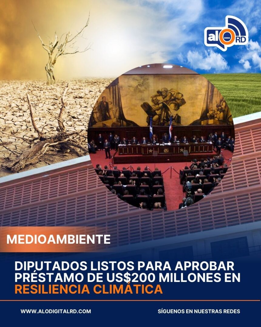 Diputados listos para aprobar préstamo de US$200 millones en resiliencia climática La Cámara de Diputados de la República Dominicana tiene preparado un préstamo de 200 millones de dólares, otorgado por la Corporación Andina de Fomento, destinado a fortalecer la resiliencia del país frente al cambio climático. Este financiamiento busca mejorar la capacidad del Estado para prevenir, gestionar y adaptarse a fenómenos climáticos extremos, como las recientes lluvias e inundaciones que afectaron el Gran Santo Domingo y provincias cercanas. El préstamo ya cuenta con un informe favorable de la Comisión de Hacienda y está a la espera de su debate y aprobación en la próxima sesión legislativa. El programa financiado por el préstamo se estructura en tres componentes principales: el desarrollo territorial resiliente, incluyendo ordenamiento territorial y evaluación ambiental de proyectos; el fortalecimiento de la gestión y acceso a datos hidrometeorológicos para anticipar eventos climáticos; y la gestión del riesgo de desastres, que abarca normativas y procesos de consulta para mejorar la respuesta institucional ante emergencias naturales. Aunque el préstamo no se orienta a atender situaciones inmediatas, sí busca transformar las condiciones estructurales del país frente a fenómenos naturales. Más información en alodigitalrd.com #ResilienciaClimatica #PréstamoInternacional #CambioClimático #GestionDeDesastres #PoliticaRD #AloRD #AloDigitalRD #NoticiasRD