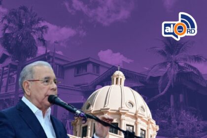 **Danilo Medina critica falta de plan del Gobierno ante crisis económica** El expresidente Danilo Medina afirmó que el Gobierno no cuenta con un plan concreto para enfrentar la crisis económica derivada del contexto internacional, atribuyendo esta situación a un manejo inadecuado del gasto público. Señaló que el alto nivel de gasto corriente, incluyendo nómina estatal, pensiones, subsidios eléctricos y servicio de la deuda, ha limitado la capacidad de respuesta del Estado y ha incrementado la dependencia del endeudamiento. Medina también cuestionó el aumento en las pensiones otorgadas y advirtió que cualquier estrategia económica debe evitar trasladar cargas a la población, especialmente a la clase media. El dirigente del PLD instó a las autoridades a diseñar un plan responsable que garantice estabilidad económica, al tiempo que llamó a la militancia de su partido a retomar el trabajo político en el actual contexto. Más información en alodigitalrd.com. #DaniloMedina #EconomiaRD #CrisisEconomica #GobiernoRD #PLD #AloRD #AloDigitalRD #NoticiasRD