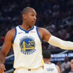 **Al Horford lidera remontada de Golden State y mantiene vivas sus aspiraciones en la NBA** El dominicano Al Horford fue clave en la victoria 126-121 de Golden State Warriors sobre Los Ángeles Clippers en un decisivo partido de Play-In de la Conferencia Oeste. Con el equipo abajo por 13 puntos en el último cuarto, Horford asumió el control ofensivo y anotó cuatro triples en los últimos dos minutos, incluyendo el que puso a su equipo arriba 117-115 con 2:12 por jugar. Terminó con 14 puntos y tres rebotes en 22 minutos, con una efectividad de 57% desde la línea de tres. Aunque Stephen Curry lideró la ofensiva con 35 puntos, 27 de ellos en la segunda mitad, la defensa también fue determinante, limitando a Kawhi Leonard en el tramo final. Ahora, Golden State enfrentará a Phoenix para definir el último cupo a los playoffs del Oeste, donde el ganador se medirá al vigente campeón, Oklahoma City Thunder, en la primera ronda. Más información en alodigitalrd.com. #NBA #Baloncesto #AlHorford #GoldenStateWarriors #PlayIn #AloRD #AloDigitalRD #NoticiasRD