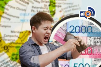 Prestamistas informales en Santiago operan con altos intereses y denuncias de violencia en cobros En Santiago de los Caballeros, negocios de préstamos informales que operan fuera de la regulación financiera han sido denunciados por aplicar métodos de cobro violentos, intimidación y amenazas contra sus clientes. Según testimonios recopilados, estos prestamistas captan a personas de distintos sectores económicos, desde trabajadores informales hasta pequeños comerciantes, ofreciéndoles dinero de forma rápida pero con condiciones de pago altamente abusivas, con intereses que pueden llegar hasta un 20% semanal. Las denuncias señalan que estos grupos utilizan datos personales de los deudores, se movilizan en motocicletas y recurren a amenazas o agresiones para garantizar el cobro, generando temor en las comunidades y dificultando las denuncias formales. Autoridades y juristas advierten que estas prácticas han derivado en conflictos graves e incluso muertes, mientras se cuestiona la falta de regulación efectiva y supervisión estatal sobre este tipo de actividades financieras informales. Más información en alodigitalrd.com. #Santiago #PrestamosInformales #Violencia #EconomiaInformal #JusticiaRD #AloRD #AloDigitalRD #NoticiasRD