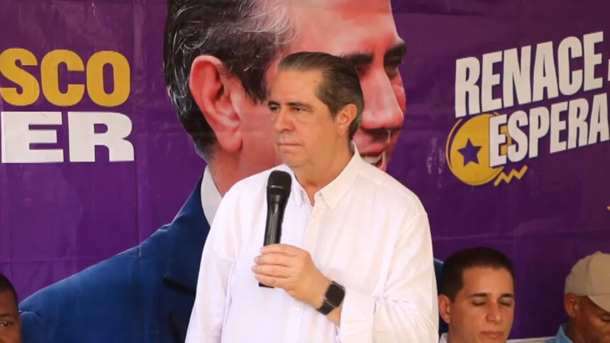 **Francisco Javier acusa al Gobierno de obligar a dominicanos a “ayuno intermitente” por crisis económica** El dirigente del PLD, Francisco Javier García, afirmó que el Gobierno del PRM ha llevado a parte de la población dominicana a una situación en la que no puede cubrir sus necesidades alimenticias básicas, lo que describió como un “ayuno intermitente” forzado. Señaló que muchas familias enfrentan estrés y dificultades económicas debido al aumento en los precios de la canasta básica y la falta de ingresos suficientes. Durante encuentros en San Cristóbal, el también precandidato presidencial sostuvo que en administraciones anteriores las familias podían realizar tres comidas al día, mientras que actualmente muchas apenas logran una. Además, criticó la gestión gubernamental en áreas como salud, educación, electricidad y el sistema 911, atribuyendo deterioro en estos servicios. Más información en alodigitalrd.com. #AloRD #AloDigitalRD #NoticiasRD #PLD #PRM #Economía #PolíticaRD #CanastaBásica #RepúblicaDominicana