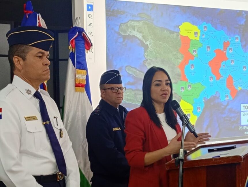 Homicidios en Semana Santa 2026 bajan a 19, con mayoría vinculada a delincuencia e intercambios de disparos La ministra de Interior y Policía, Faride Raful, informó que durante la Semana Santa 2026 se registraron 19 homicidios en el país, la cifra más baja de los últimos años. De acuerdo con el balance oficial presentado tras la reunión de la Fuerza de Tarea Conjunta encabezada por el presidente Luis Abinader, la mayoría de los casos estuvo vinculada a hechos delictivos y enfrentamientos con las autoridades. El informe detalla que 7 homicidios estuvieron relacionados con la delincuencia y 5 ocurrieron en intercambios de disparos con agentes policiales, mientras que 4 se originaron en conflictos sociales y 3 permanecen bajo investigación. Las autoridades destacaron que esta cifra representa una reducción significativa frente a 2025, cuando se registraron 39 casos, equivalente a una disminución aproximada del 41%. Según Raful, estos resultados responden a una estrategia basada en análisis de datos históricos, que permitió reforzar la presencia de organismos como la Policía Nacional, Digesett, Intrant y Comipol en los períodos y zonas de mayor riesgo. Más información en alodigitalrd.com #SeguridadRD #SemanaSanta #Homicidios #InteriorYPolicia #LuisAbinader #AloRD #AloDigitalRD #NoticiasRD