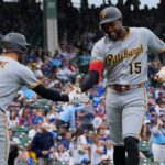 Oneil Cruz conecta su quinto jonrón y lidera el poder ofensivo de los Piratas en el inicio de la temporada El jardinero dominicano Oneil Cruz continúa destacando en Grandes Ligas tras conectar su quinto jonrón de la temporada con los Piratas de Pittsburgh, consolidando un inicio de campaña considerado el mejor de su carrera. En apenas 57 turnos, el jugador registra un promedio de bateo de .351, con 20 imparables, 11 carreras anotadas, 13 impulsadas y cinco bases robadas. El desempeño del pelotero lo posiciona entre los dominicanos más productivos de la liga en el arranque de la temporada, con un OPS de 1.070 y un OBP de .403. La organización de Pittsburgh valora este repunte ofensivo como un indicador del potencial que el jugador puede aportar en poder y velocidad durante el resto de la campaña. Más información en alodigitalrd.com. #OneilCruz #MLB #PiratasDePittsburgh #Beisbol #DeportesRD #GrandesLigas #AloRD #AloDigitalRD #NoticiasRD