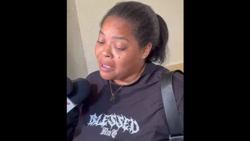 Envían a prisión preventiva a tres acusados por ataque a tiros que dejó un joven muerto en el sector 27 de Febrero Un juez del Distrito Nacional dictó tres meses de prisión preventiva contra Leandro Ovalles Solano, Ademil Reyes Montero y Joel González Valverde, señalados por las autoridades como responsables de un ataque a tiros con fusil ocurrido en el sector 27 de Febrero, en Santo Domingo, donde perdió la vida el joven de 19 años Yeuri Johansel Acosta. La medida fue impuesta por el juez Rigoberto Sena y deberá cumplirse en el Centro de Corrección y Rehabilitación Najayo Hombres, en San Cristóbal, mientras avanzan las investigaciones del caso. Según el expediente del Ministerio Público, los imputados se desplazaban en un vehículo Honda Civic blanco desde el cual realizaron múltiples disparos con un fusil calibre 5.56 mm, impactando mortalmente a la víctima, quien presuntamente conocía a sus agresores. El hecho, ocurrido el 23 de marzo, fue captado en videos difundidos en redes sociales. Por su parte, Odalis Tanicha Acosta, madre del fallecido, expresó temor por su vida y la de sus otros hijos, alegando la posible implicación de una persona influyente detrás del ataque, al tiempo que cuestionó la versión de que se trató de un atraco. Más información en alodigitalrd.com #RepublicaDominicana #JusticiaRD #SantoDomingo #Sucesos #Seguridad #AloRD #AloDigitalRD #NoticiasRD