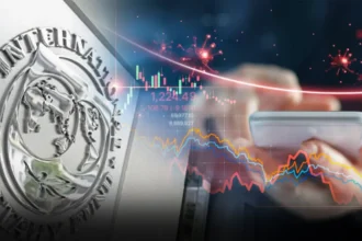 FMI advierte que el sistema monetario global no está preparado para los riesgos de la inteligencia artificial El Fondo Monetario Internacional alertó que el sistema monetario internacional no cuenta con las capacidades necesarias para enfrentar los riesgos asociados al rápido avance de la inteligencia artificial, especialmente en materia de ciberseguridad. La directora gerente del FMI, Kristalina Georgieva, señaló que actualmente no existe una protección colectiva suficiente frente a amenazas cibernéticas de gran escala que podrían afectar la estabilidad financiera global. Georgieva advirtió que los riesgos vinculados a la IA crecen de forma acelerada y que el tiempo para desarrollar mecanismos de respuesta es limitado. Sus declaraciones se producen tras reuniones del FMI y el Banco Mundial en Washington, donde se discutieron implicaciones de seguridad digital relacionadas con nuevas tecnologías de IA, incluyendo sistemas avanzados que han generado preocupación en la industria tecnológica por su potencial impacto en la seguridad informática y los mercados financieros. Más información en alodigitalrd.com. #InteligenciaArtificial #FMI #EconomíaGlobal #Ciberseguridad #Tecnología #AloRD #AloDigitalRD #NoticiasRD