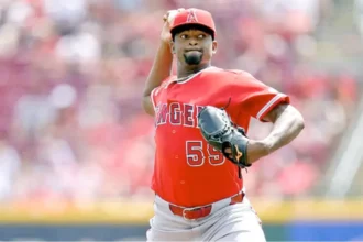 José Soriano destaca salud y fe como claves de su gran inicio de temporada con los Angels en MLB 2026 El lanzador dominicano José Soriano atribuyó su destacado desempeño en el arranque de la temporada 2026 de las Grandes Ligas con los Angels a su estado de salud, preparación física y fe. El abridor expresó que su rendimiento ha sido posible gracias a mantenerse libre de lesiones tras superar dos cirugías, además de los ajustes realizados en su repertorio, especialmente el mayor uso de su recta, lo que ha fortalecido su efectividad en el montículo. Soriano, con marca de 4-0, ha registrado una efectividad de 0.33, WHIP de 0.67 y 31 ponches en 27 entradas, consolidándose como una de las piezas más consistentes del equipo en este inicio de campaña. El lanzador señaló que su objetivo principal es mantenerse saludable y seguir aportando entradas de calidad, destacando que su enfoque está en la constancia más que en los reconocimientos individuales dentro de la MLB. Más información en alodigitalrd.com. #JoseSoriano #MLB #Angels #BeisbolRD #DominicanosEnMLB #DeportesRD #GrandesLigas #AloRD #AloDigitalRD #NoticiasRD