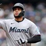 **Agustín Ramírez conecta jonrón y lidera victoria de los Marlins sobre San Luis** El dominicano Agustín Ramírez conectó su segundo jonrón de la temporada para contribuir a la victoria 5-3 de los Miami Marlins sobre los St. Louis Cardinals, cortando una racha de cinco triunfos consecutivos del conjunto de San Luis. El cuadrangular de Ramírez llegó al inicio de la quinta entrada, dando ventaja a su equipo en un partido donde también destacó el abridor Max Meyer, quien lanzó 5.1 entradas permitiendo dos carreras y ponchando a ocho bateadores. El relevo de Miami sostuvo el resultado, con Calvin Faucher acreditándose la victoria y Pete Fairbanks logrando el salvamento. A nivel ofensivo, Otto López y Liam Hicks impulsaron carreras clave para asegurar el triunfo, mientras que por los Cardinals, Jordan Walker extendió su racha de hits a 15 juegos. El resultado consolida el desempeño de los Marlins en casa con una ofensiva oportuna y un pitcheo efectivo. Más información en alodigitalrd.com. #MLB #AgustínRamírez #Marlins #Béisbol #Deportes #AloRD #AloDigitalRD #NoticiasRD
