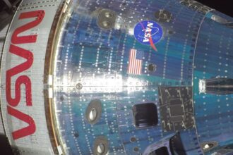 **Muertes y desapariciones de científicos de la NASA generan reportes y debate sin confirmación oficial de vínculo** Diversos medios internacionales han reportado una serie de muertes y desapariciones de científicos vinculados a la NASA y a programas tecnológicos de Estados Unidos entre 2023 y 2026. Entre los casos citados figuran investigadores del Jet Propulsion Laboratory (JPL), como Michael David Hicks, fallecido en 2023, y otros especialistas mencionados en informes periodísticos, incluyendo desapariciones reportadas en años recientes y fallecimientos en circunstancias no detalladas públicamente. Hasta el momento, ni la NASA ni agencias federales han confirmado la existencia de un patrón o relación entre estos casos. Las informaciones difundidas señalan que cada situación se encuentra bajo jurisdicciones distintas y con niveles de datos limitados, mientras que algunos representantes públicos han pedido revisión de posibles conexiones, sin que exista evidencia oficial que respalde esa hipótesis. Más información en alodigitalrd.com. #NASA #Ciencia #Espacio #EstadosUnidos #Investigación #AloRD #AloDigitalRD #NoticiasRD