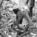 **Sismo de magnitud 6.2 sacude Hokkaido sin alerta de tsunami** Un terremoto de magnitud 6.2 se registró en la prefectura de Hokkaido, Japón, con una profundidad de 83 kilómetros, según informó la Agencia Meteorológica de Japón. El movimiento telúrico ocurrió en la zona sur de Tokachi a las 05:23 hora local, generando una intensidad sísmica de nivel 5 en la ciudad de Urahoro y variaciones entre 5 y 1 en regiones como Tohoku y Kanto. Las autoridades advirtieron sobre el riesgo de deslizamientos de tierra y caída de rocas en las zonas afectadas, aunque descartaron la emisión de alerta de tsunami. Hasta el momento, no se han reportado daños mayores, mientras se mantiene la vigilancia ante posibles réplicas. Más información en alodigitalrd.com. #AloRD #AloDigitalRD #NoticiasRD #Japón #Sismo #Hokkaido #Terremoto #Alerta #Internacionales