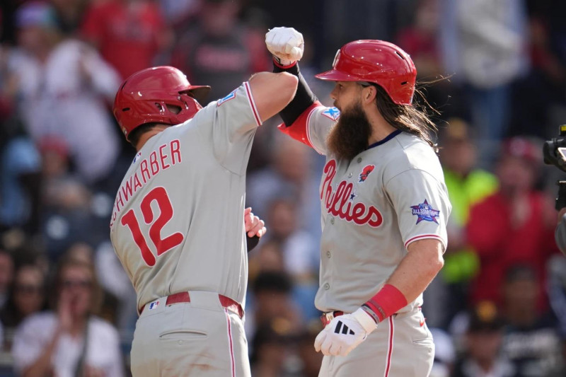 Kyle Schwarber castiga otra vez en San Diego y guía triunfo de los Filis
