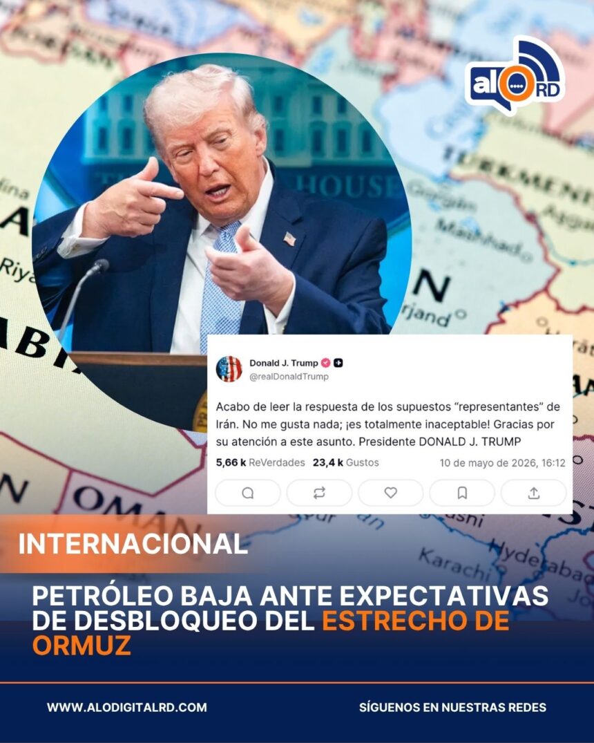 Irán condicionó el alto al fuego con Estados Unidos a una serie de exigencias que incluyen indemnizaciones de guerra, levantamiento de sanciones y control sobre el estrecho de Ormuz. Washington rechazó de inmediato la propuesta, y Donald Trump la calificó como “totalmente inaceptable” y un “pedazo de basura”, cerrando por ahora cualquier avance diplomático. El conflicto se concentra especialmente en Ormuz, paso clave por donde circula cerca del 20 % del petróleo mundial. La tensión provocó una subida inmediata del precio del crudo, con el Brent superando los 105 dólares por barril. La posibilidad de una prolongación del conflicto mantiene en alerta a los mercados internacionales y aumenta el temor a nuevas presiones inflacionarias. Más información en alodigitalrd.com. #AloRD #AloDigitalRD #NoticiasRD #Iran #Trump #EstrechoDeOrmuz #Petroleo #CrisisInternacional