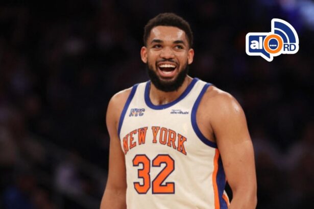 **Knicks aplastan a los 76ers en inicio de semifinales del Este con gran actuación de Brunson y Towns** Los New York Knicks dominaron 137-98 a los Philadelphia 76ers en el primer partido de las semifinales de la Conferencia Este de la NBA, con una destacada actuación de Jalen Brunson, quien anotó 35 puntos, 27 de ellos en la primera mitad. El dominicano Karl-Anthony Towns también tuvo una sólida presentación con 17 puntos, seis rebotes y seis asistencias en apenas 20 minutos, mientras OG Anunoby y Mikal Bridges también aportaron al amplio triunfo neoyorquino. Con esta victoria, los Knicks se convirtieron en el primer equipo en la historia de la NBA en ganar tres partidos consecutivos de postemporada por al menos 25 puntos. El equipo mantiene una racha dominante desde la primera ronda y ha ganado cuatro juegos seguidos por una diferencia total de 135 puntos. Por su parte, los 76ers tuvieron una noche difícil, con apenas 14 puntos de Joel Embiid y 17 de Paul George, quedando sin respuestas ante la intensidad ofensiva y defensiva de Nueva York. Más información en alodigitalrd.com. #NBA #Knicks #Sixers #KarlAnthonyTowns #JalenBrunson #PlayoffsNBA #AloRD #AloDigitalRD #NoticiasRD